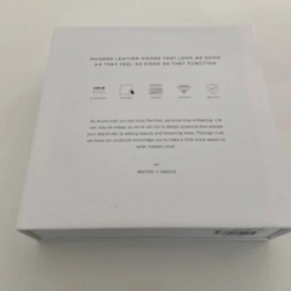 Gathre Micro Extra Small Leather Changing Mat - Currant - Picture 3 of 3